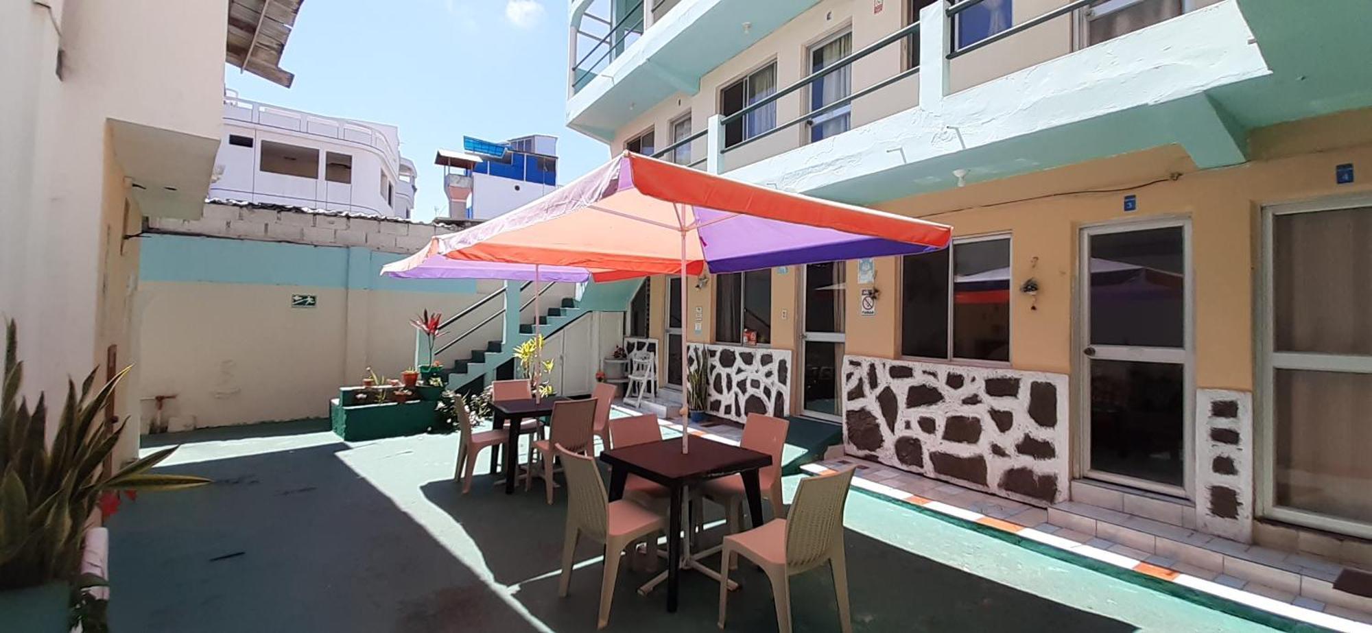 Historico Hostal Elizabeth Puerto Ayora  Exterior foto